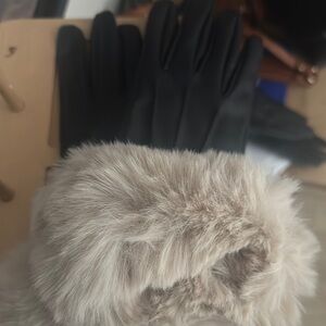 Mango Black Gloves with Cream Faux Fur